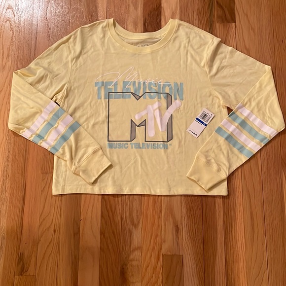 Love Tribe Other - NWT Love Tribe MTV Juniors XL Cropped Long sleeve Tee